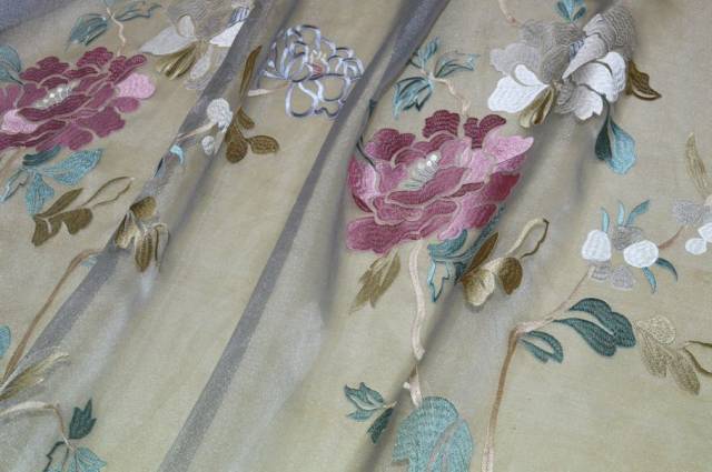 Vendita on line tessuto organza fondo grigio con ricamo floreale - tessuti per