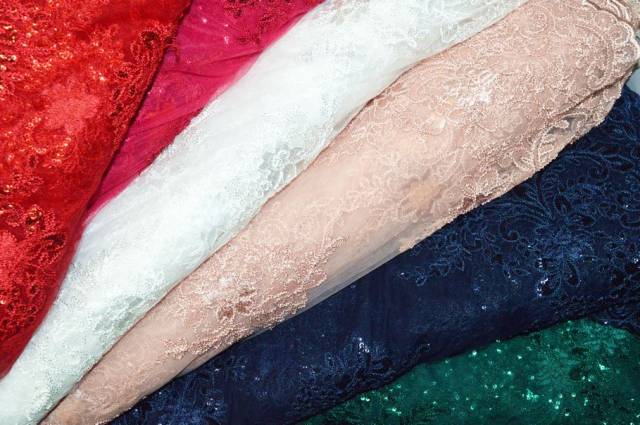 Vendita on line tessuto tulle ricamato con paillettes - tessuti abbigliamento poliestere 