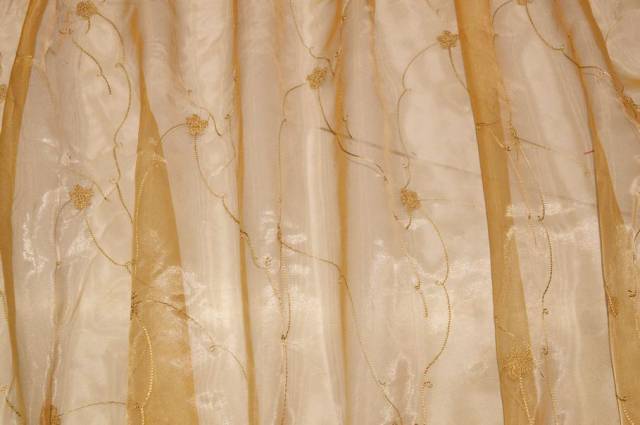 Vendita on line tessuto tenda organza con fiore ricamato - prodotti
