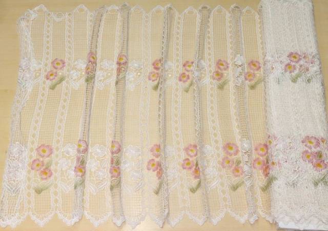 Vendita on line tendino in macrame' con fiore rosa - tessuti per tendine metraggio a vetro larghezza cm 85 