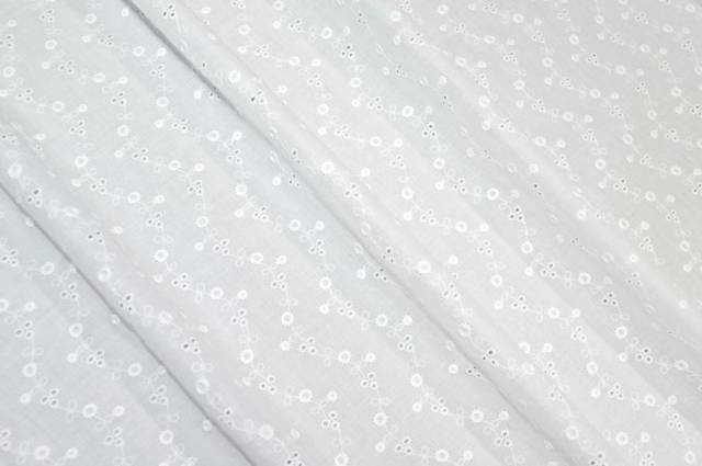 Vendita on line tessuto pizzo san gallo puro cotone ricamo fiorellino bianco - tessuti abbigliamento ricamati e pizzi