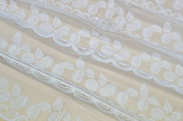 Vendita on line tendino bianco ricamato con fantasia frutta - tessuti per tendine metraggio a vetro larghezza cm 90