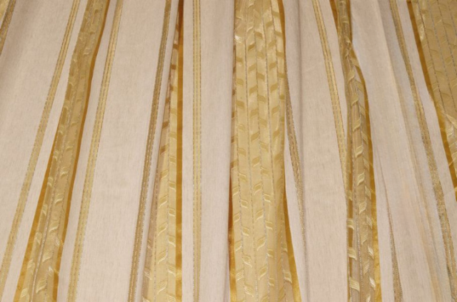 Vendita on line tessuto tenda organza con dettaglio oro centrale - tessuti per