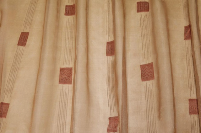 Vendita on line tessuto tenda organza beige con ricamo geometrico - tessuti per a metraggio classiche