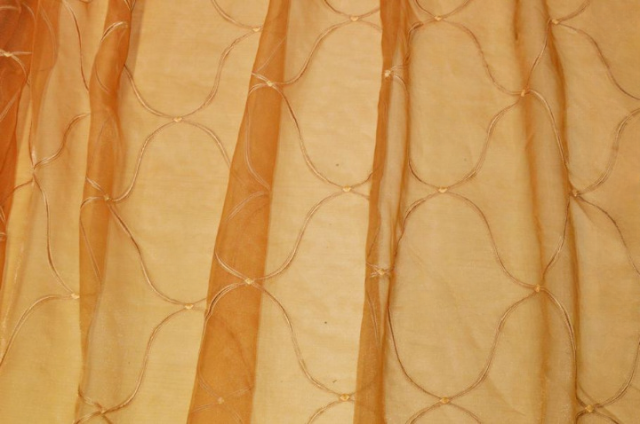 Vendita on line tessuto tenda organza oro con ricamo in rilievo - tessuti per a metraggio classiche