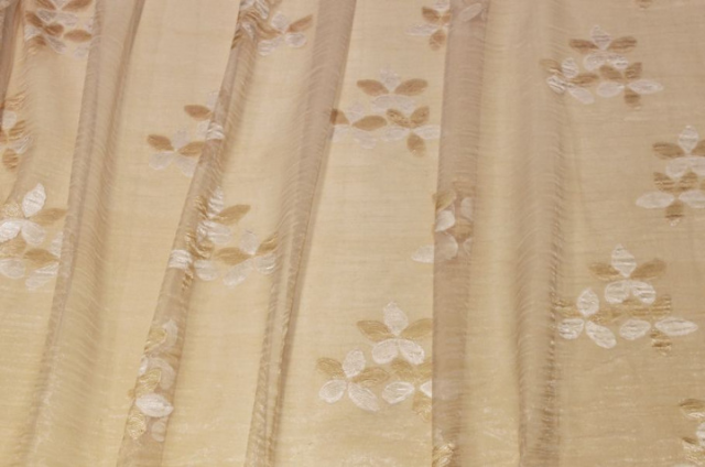 Vendita on line tessuto tenda organza stropicciata con fiore ricamato - tessuti per a metraggio classiche