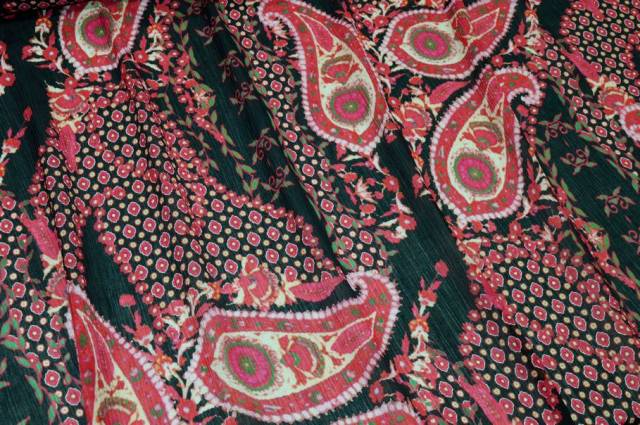 Vendita on line tessuto crepon disegno cashmere fucsia - tessuti abbigliamento georgette / chiffon / dèvorè plissettato