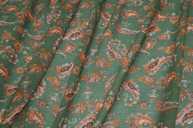 Vendita on line tessuto crepon disegno cashmere arancio e verde - tessuti abbigliamento georgette / chiffon / dèvorè plissettato