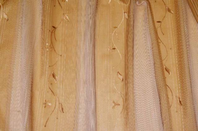 Vendita on line tessuto tenda rigone color caramello con ricamo floreale - prodotti