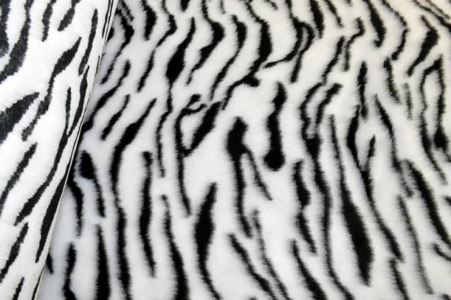 Vendita on line tessuto pelliccetta zebra - ispirazioni carnevale pelliccietta