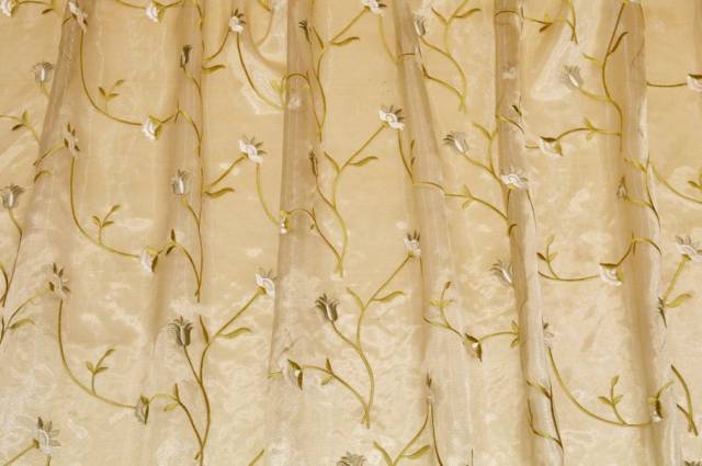 Vendita on line tessuto tenda organza oro con ricamo floreale - tessuti per